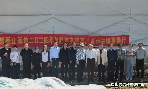 安徽省農(nóng)業(yè)技術(shù)高級專家薛祥林教授親臨新徽菇紫蓬山基地指導(dǎo)工作