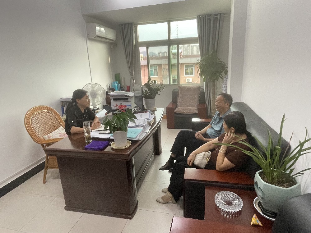 安徽省食用菌技術協(xié)會專家委員會主任張方江一行考察東至縣食藥用菌產(chǎn)業(yè)發(fā)展情況